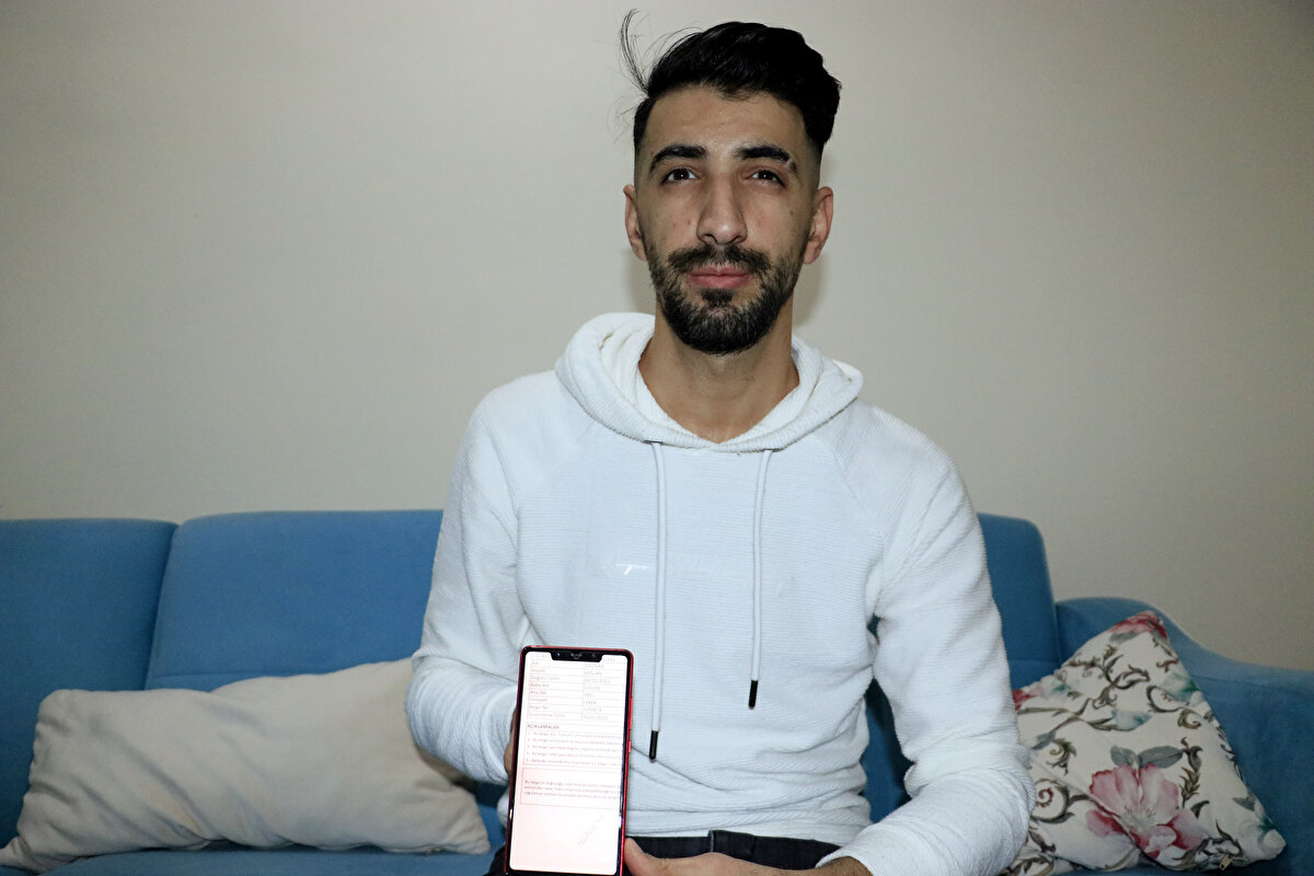 2'si kız 3 çocuk annesi Sibel Arslan da 'Ragnar' ismini ilk duyduğunda çok şaşırdığını belirterek, "Çünkü baştan beri 'Rüzgar' ismini düşünüyorduk. 'Rüzgar' demek istediğimi söyledim. Kimlikte görünce şok oldum. 'Sen çok sevdiğin için Ragnar olarak koyabilirsin' dedim. Diziyi ben de arada çocuklardan vakit kalınca eşimle izliyorum. Çok güzel bir dizi ama eşim hayranı olduğu için tekrar tekrar izliyor" ifadelerini kullandı.