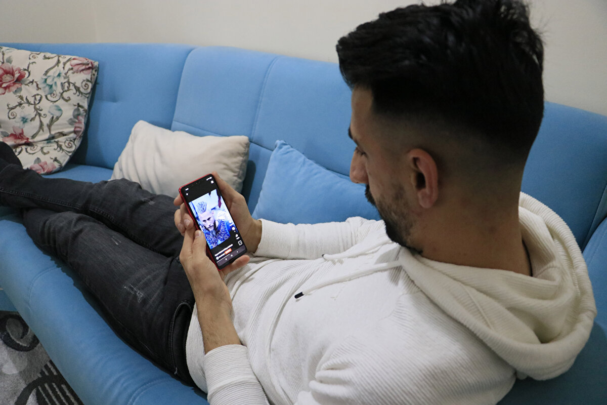 Çocuklarının cinsiyetini öğrendikten sonra 'Rüzgar' adını vermeyi düşünen çiftten Güven Arslan, bu kararından vazgeçip, oğluna 'Vikingler' dizisinin başkarakteri, geleneksel kaynaklara göre Danimarka ve İsveç kralı olan Ragnar Lodbrok'un ismini koydu.