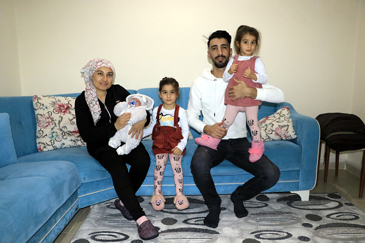 Nüfus Müdürlüğü dönüşü eşinin bu duruma inanmadığını ifade eden Arslan, "Şok oldu. Geçici kimliği gösterince inandı ama kendisinin çocuğa 'Rüzgar' diye sesleneceğini söyledi. Hatta büyük kızım da annesinin etkisiyle 'Rüzgar' diyor. Ragnar, gerçek bir karakter. İki eşi olmuş, ilk eşi Lagerta. O da Ragnar gibi büyük bir savaşçı. En büyük kadın savaşçılardan biriymiş. Norveç'te Ragnar ismi çok popüler. Ama herkese bu isim verilmiyormuş. Devletten izin alınması gerekiyormuş. Bir Viking hayranıydım. Viking ailesi olarak Türkiye'de bir ilk olduğumu düşünüyorum. Çok mutluyum" diye konuştu.