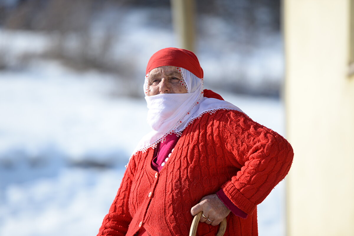 Gördüğü rüyadan çok etkilenen Caz, o günden bu yana tüm giysilerinde kırmızıyı tercih etti.<br>