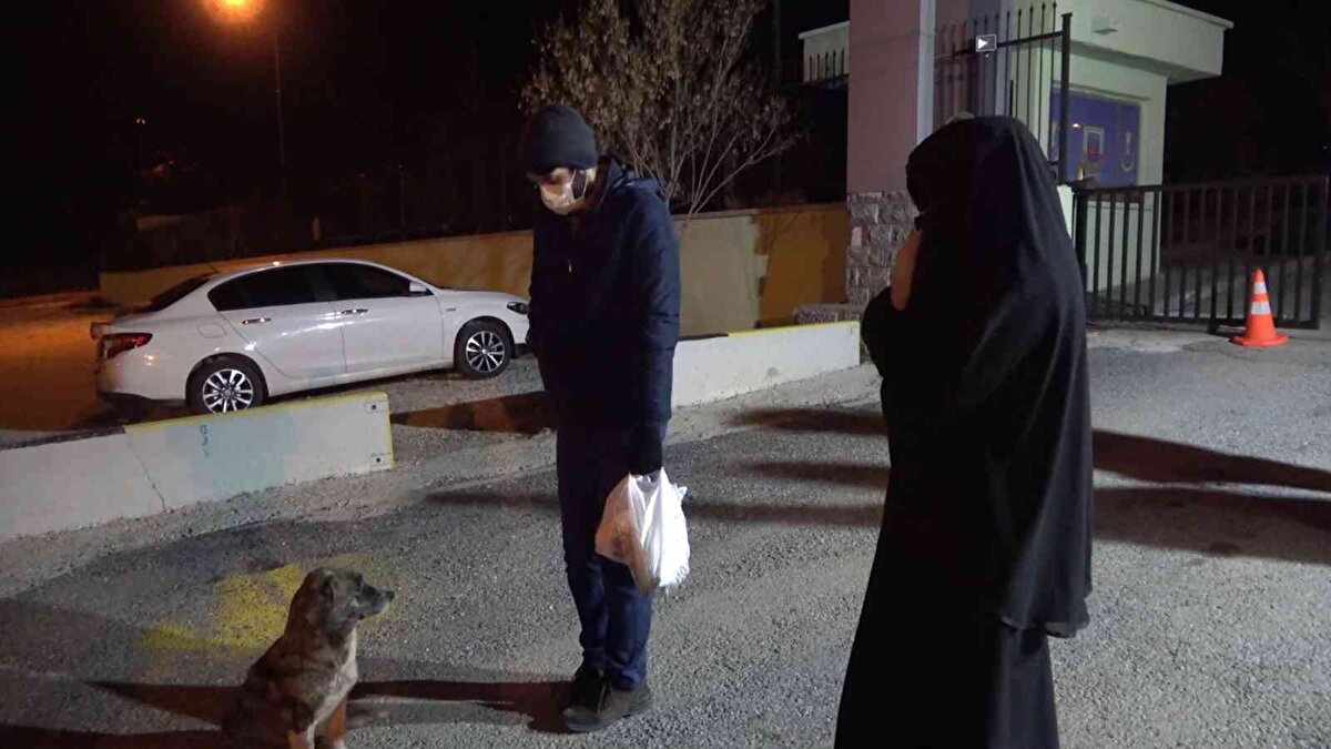 Salgın ekipleri tarafından karantina kuralı ihlali yapan karı ve kocaya 4 bin 750’şer lira idari para cezası uygulandı. Buradaki işlemlerin ardından da özel bir otelde karantinaya alındı.