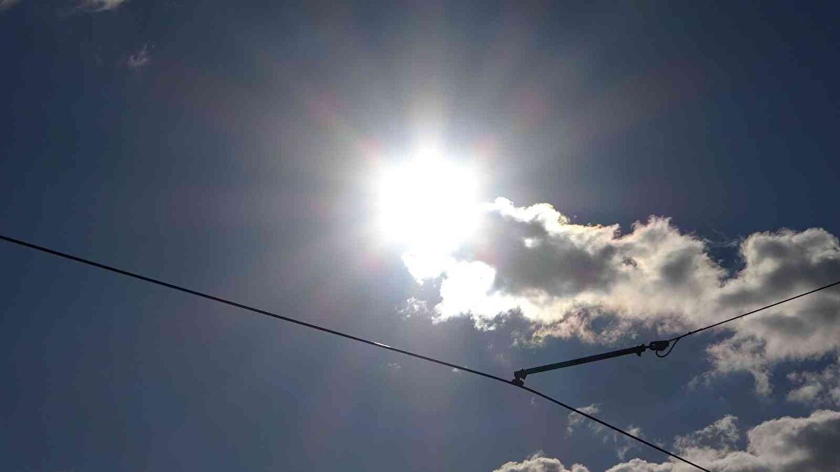 İstanbul genelinde dün akşam yağan kar bugün yerini güneşli havaya bıraktı.<br><br>