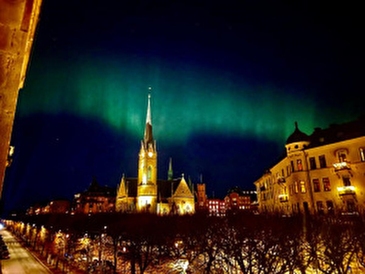 Esen sert rüzgarla birlikte Kuzey Avrupa'da görülebilen bir ışık dansına dönüştü." ifadelerini kullandı.