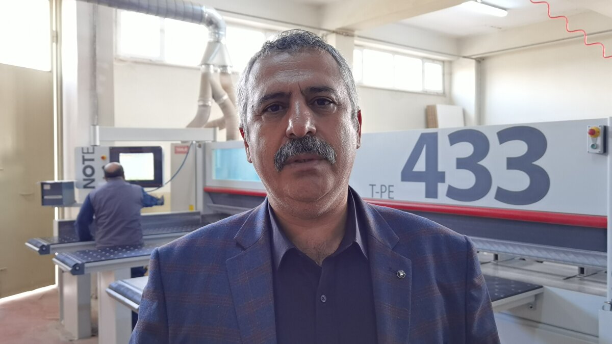 Tematik Lise Öğrencisi Eren Kahraman da "Biz burada eğitim görüyoruz. Eğitim görürken de hem mesleğimizi öğreniyoruz hem de belirli dallarda çalışarak paramızı kazanıyoruz. Para kazandığımız içinde mutluyuz" dedi.