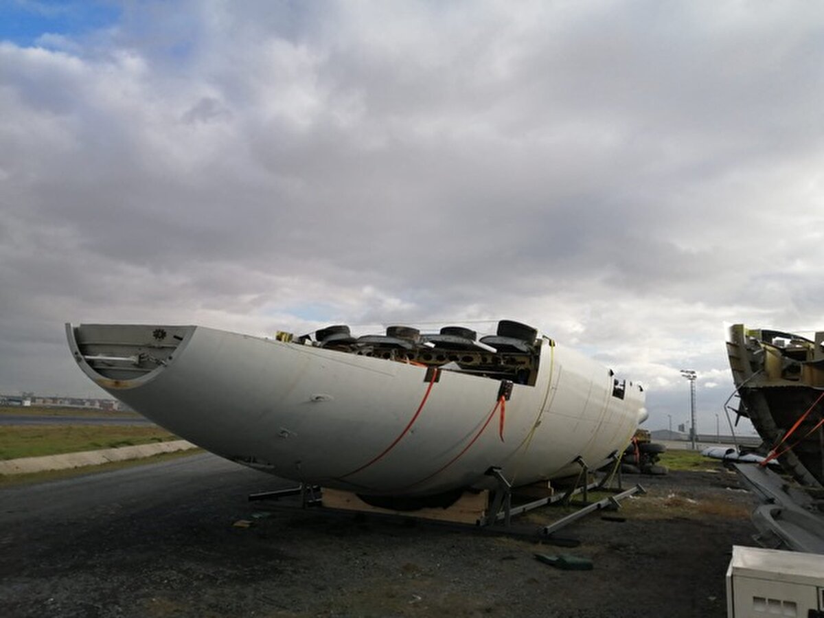 Havacılık alanında uzun yıllar faaliyet gösterdikten sonra kullanılmamaya başlanan ve 23 yıldır İstanbul Atatürk Havalimanı’nda atıl durumda bekleyen Airbus A-300 tipi yolcu uçağı, uçuş eğitimi cihazı olarak kullanılmak üzere yurt dışına satıldı. Uçak, Atatürk Havalimanı’nda 12 parçaya bölündü.