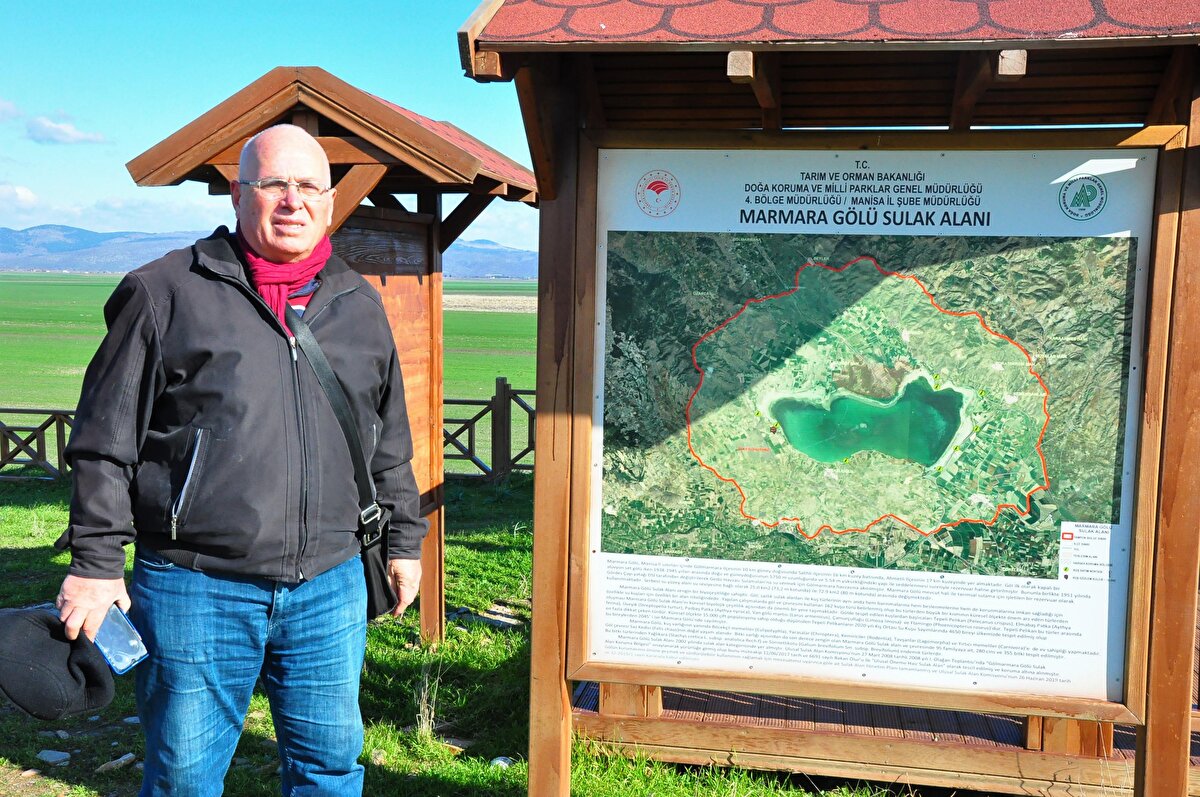 Gördes Barajı'na su verilirken, Marmara Gölü hiç düşünülmedi. Buraya da su verilmesi gerekiyordu. Çalışmalar sonucunda Tarım ve Orman Bakanlığı, göle Gördes Barajı'ndan su verilmesine onay verdi ancak Kum Çayı etrafındaki 3 kum ocağı ve 4 kuvars maden ocağının çayın kanalını tahrip ettiği ortaya çıktı ve bu nedenle henüz su verilemedi. Manisa Valiliği 3 kum ocağına 430'ar bin TL cezai işlem uygulayarak, kum ocaklarını kapattı ve yasakladı. Göle mutlaka su verilerek, eski günlerine tekrar kavuşturulmasını istiyoruz" dedi.