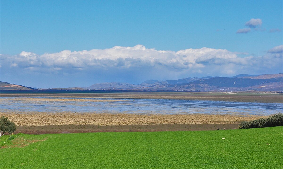 7 mahallede 2 bin kişinin geçimini sağladığı gölde balıkçılık bitti, kuruyan zemininde dev yarıklar oluştu. Son yağışlarla birlikte göl, kuruduktan 5 ay sonra yeniden su tutmaya başladı. Su derinliği ise yer yer 50 santimetreye ulaştı.