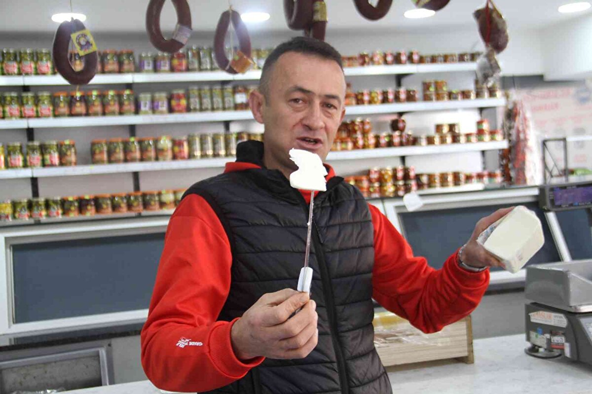 Evde yapılan 10-20 TL arasında tutuyor. Bu sağlık açısından çok kötü. Normal olanını, doğal olanını tüketsinler” ifadelerini kullandı.<br>