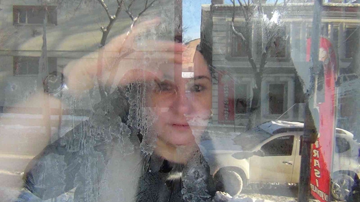 Sibirya soğuklarının etkili olduğu Kars'ta termometreler eksi 30'u gösterdi.