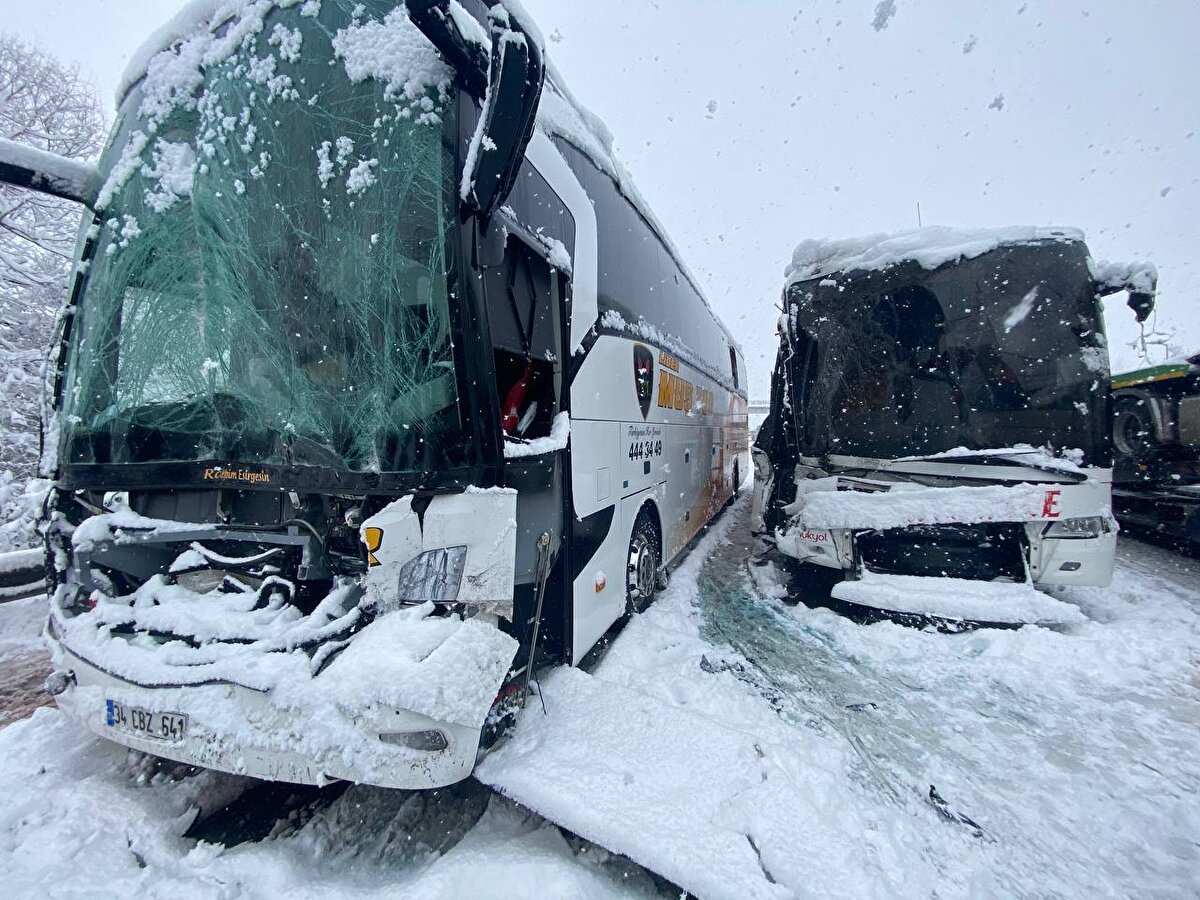 İlk müdahalenin ardından yaralılar, Düzce ve Sakarya'daki hastanelere kaldırdı.<br><br>