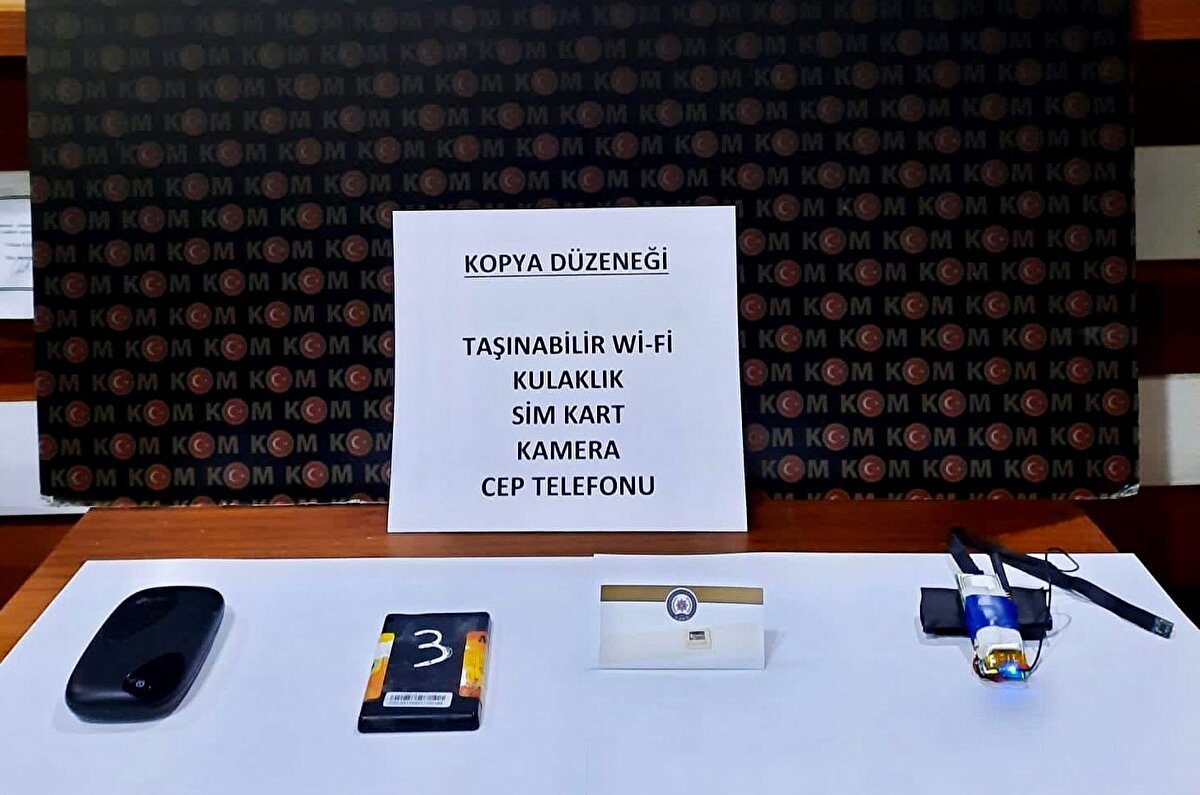 Şüphelinin kopya düzeneğini internet üzerinden 6 bin liraya satın aldığı öğrenildi.<br>Olayla ilgili soruşturma başlatıldı.