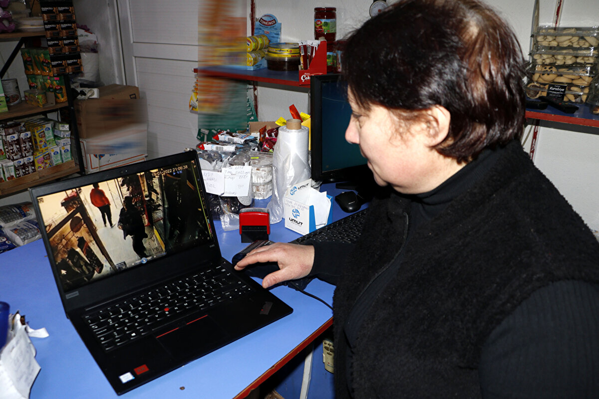 Çanakkale'nin Gelibolu ilçesi Kavakköy beldesinde yaşayan 2 çocuk annesi Zeynep Ağırman, 10 yıldır market işletiyor. Zeynep Ağırman, 19 Ocak saat 13.00 sıralarında muhasebe ile özel işlerini halletmek üzere ilçeye gitti. Gelibolu'dayken bir belediye personeli açık unuttuğu marketine girildiğini, yerlerde para olduğunu söyledi.