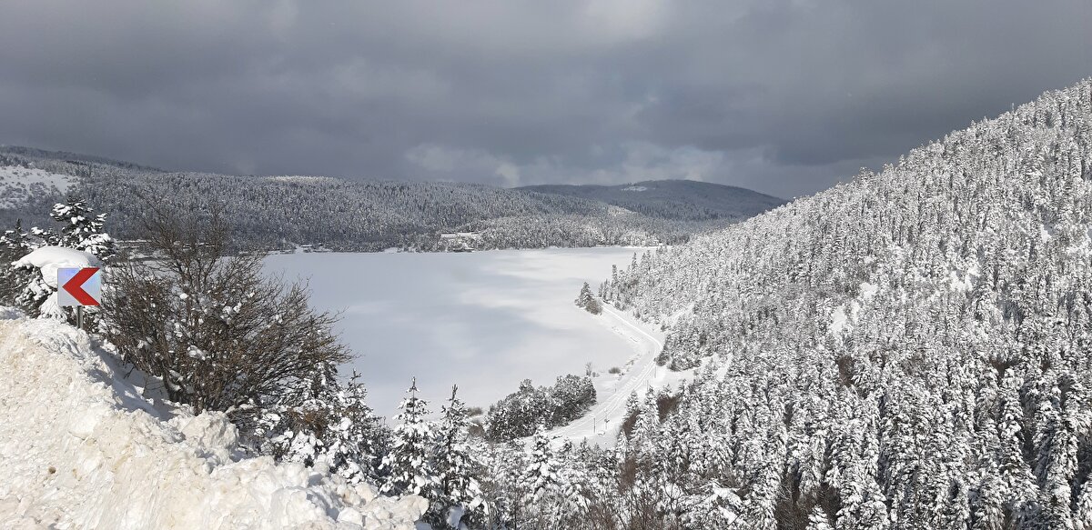 Tabiat Parkı ve çevresinde bulunan yaylalarda kar manzarası havadan görüntülendi.<br><br>