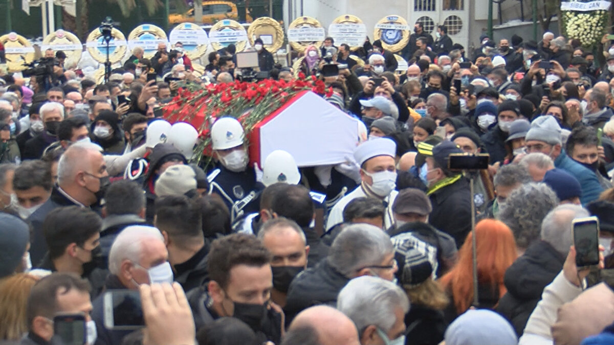 Öğle namazından sonra kılınan cenaze namazının ardından Fatma Girik'in naaşı Muğla'nın Bodrum ilçesine götürüldü. 