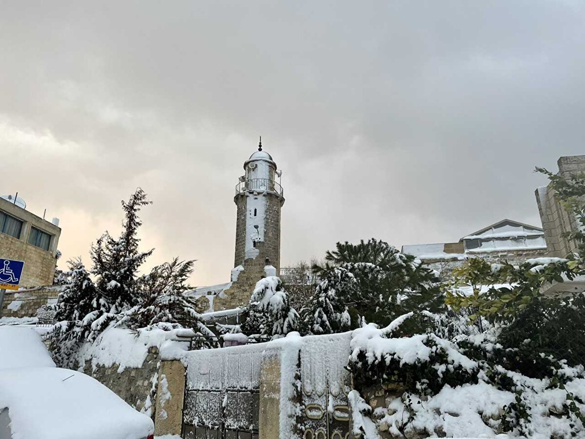 Önceki günden beri etkisini göstermeye başlayan kar yağışı şehrin farklı noktalarında  güzel manzaralar oluşturdu.