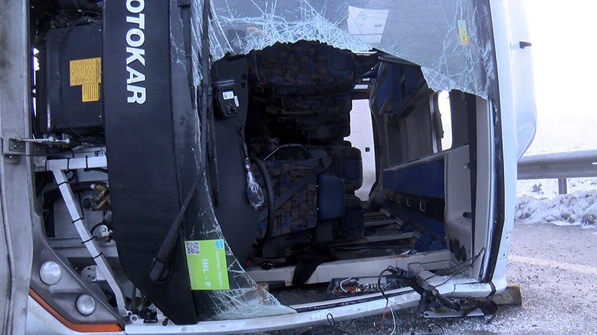 İhbar üzerine olay yerine çok sayıda polis, jandarma, itfaiye ve sağlık ekibi sevk edildi.