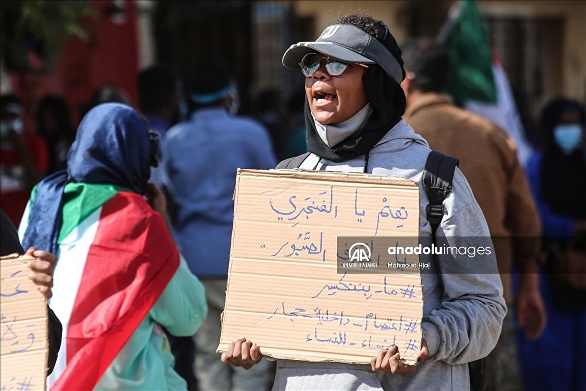 Sudan’da geçtiğimiz sene 25 Ekim’de Başbakan Abdullah Hamduk ile aralarında en az 4 bakanın da bulunduğu diğer sivil hükümet yetkilileri gözaltına alınmıştı.
