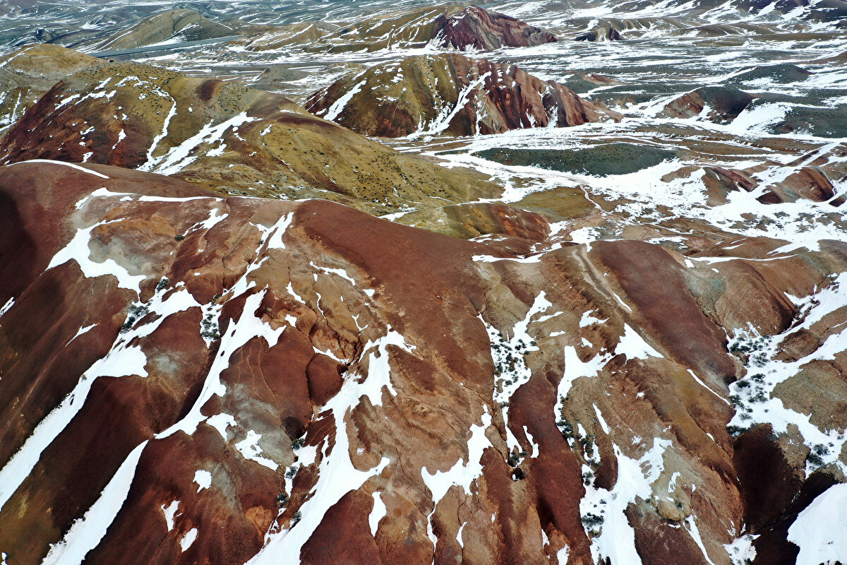 Türkiye'nin Ermenistan, Nahçıvan ile İran sınırında bulunması ve doğal yapısı dolayısıyla yoğun ilgi gören tepeler, görülmesi gereken yerler arasında yer alıyor.