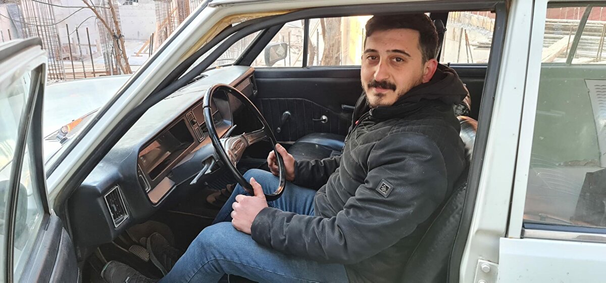 Kayalıer'in kullanmaya kıyamadığı 62 bin kilometredeki otomobil, iki ay önce yaşamını yitirmesi üzerine yakınlarına kaldı.