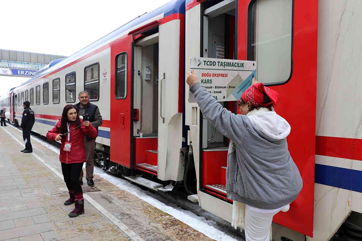 Doğu Ekspresi geçtiği doğal güzellikler nedeniyle gezginler ve fotoğraf sanatçılarının oldukça yoğun talep gösterdiği trenlerdendir.