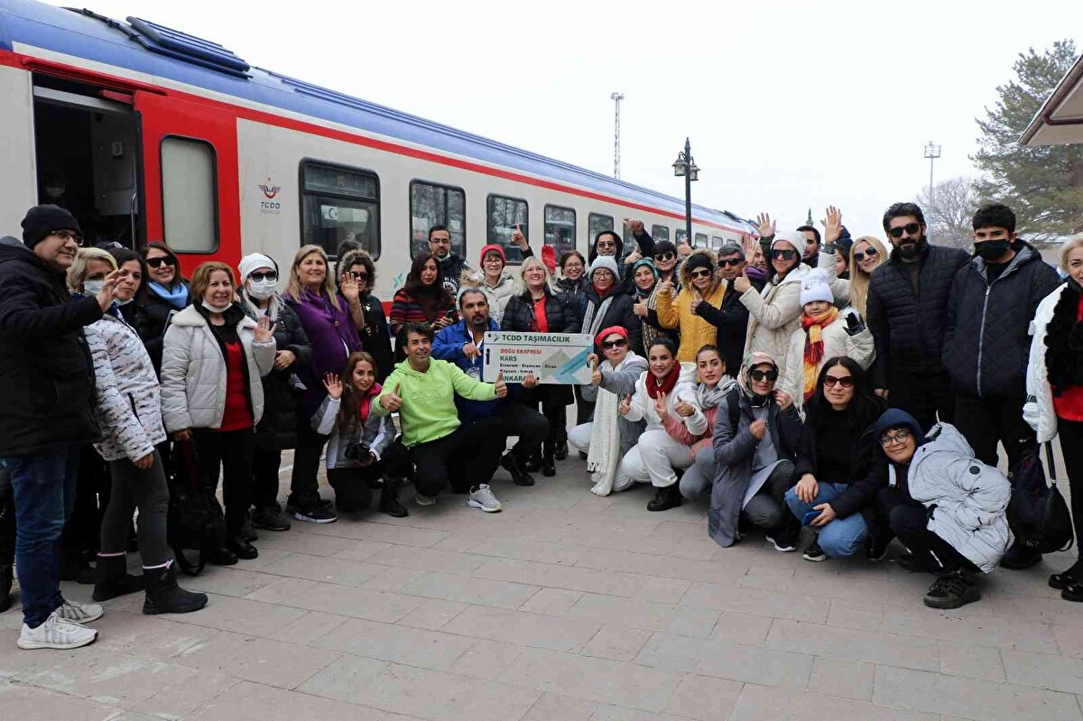 Doğu Ekspresi Ankara-Kars arasındaki seferini yaklaşık 26 saat içerisinde tamamlamaktadır.