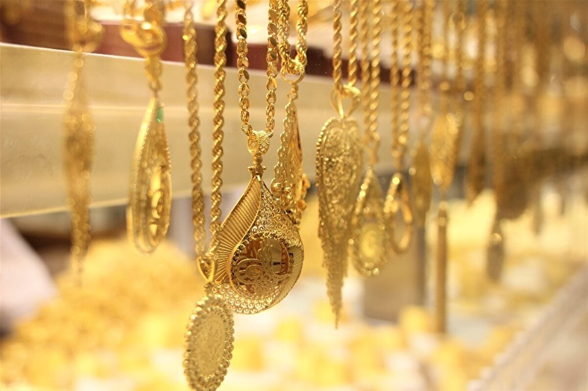 DolarTL son dönemde işlem gördüğü 13,50 seviyesinden geri çekilerek hafta başında 13,30 liraya kadar düşmüştü. Dün günü 13,38 seviyesinden kapatan dolarTL kuru enflasyon rakamları öncesinde 2 Şubat Çarşamba gününe yatay başladı.<br><br>