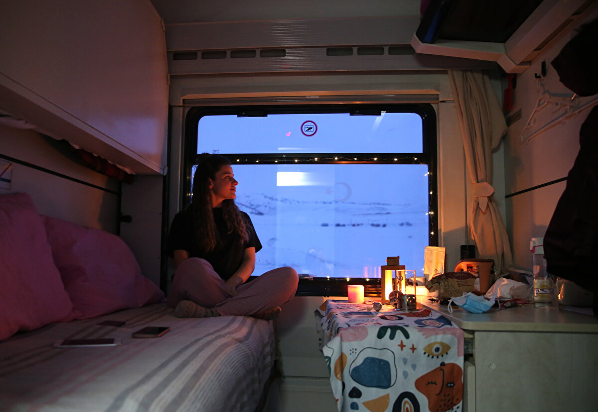 Kış aylarında yürüyüş grupları, fotoğraf sanatçıları, dağcılık grupları, üniversite öğrencileri, öğretmenler gibi farklı meslek gruplarından talepler genelde kuşetli vagonlara alınmaktadır.<br>