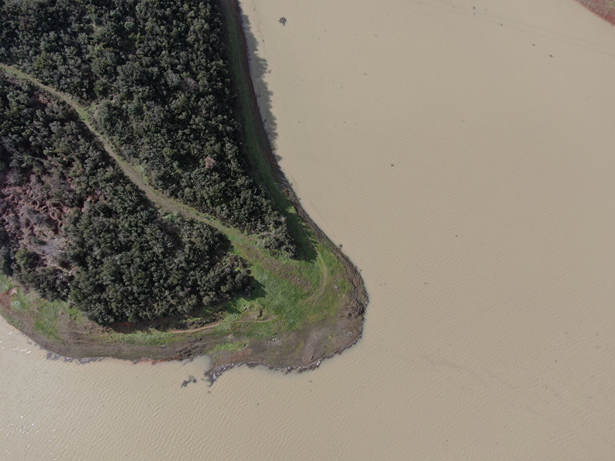 İstanbul'un barajlarındaki son doluluk oranları:<br><br>ALİBEYKÖY                                      %53,00<br><br>BÜYÜKÇEKMECE                            %59,69<br><br>DARLIK                                              %62,63<br><br>ELMALI                                              %88,38<br><br>ISTRANCALAR                                 %100<br><br>KAZANDERE                                    %68,16<br><br>ÖMERLİ                                             %84,02<br><br>PAPUÇDERE                                     %66,93<br><br>SAZLIDERE                                       %36,04<br><br>TERKOS                                             %62,82