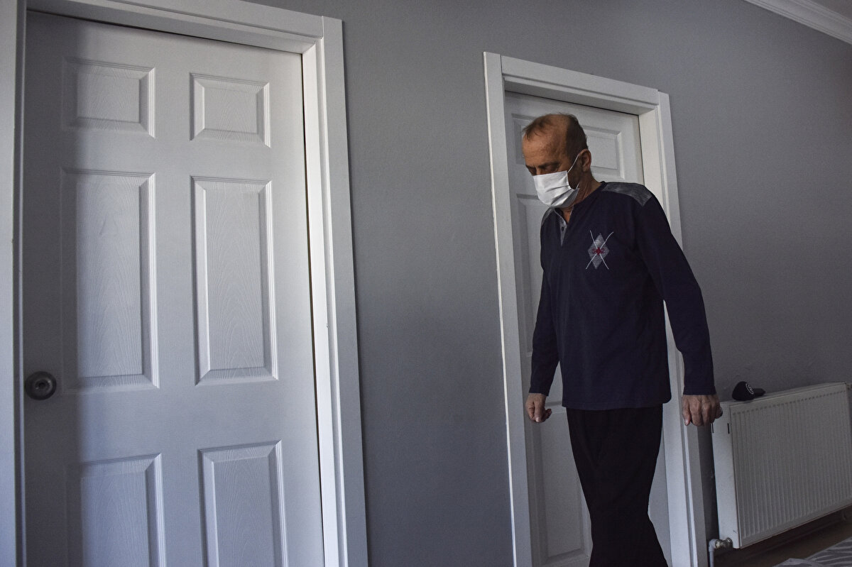 Kayasan, Kovid-19 testi olduğu 19 Aralık 2020'den bu yana yaptırdığı 78 testin tamamının pozitif sonuçlandığını anlatarak, farklı hastanelerde yaptırdığı testlerin de pozitif çıktığını söyledi.<br><br>