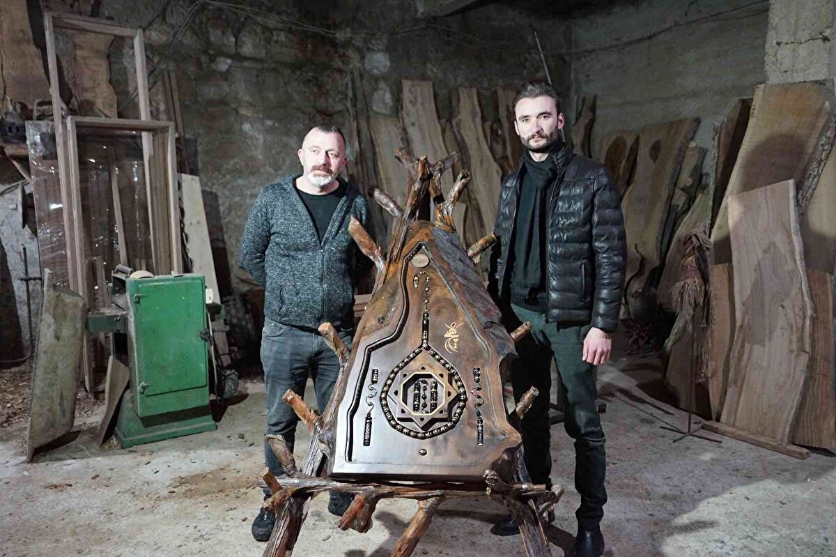 Türkiye'yi tespih ve ahşap sanatında daha iyi temsil etmek istediklerine işaret eden Ekşioğlu, şöyle konuştu: “Gerek tespih sevenler arasında gerek koleksiyoncular arasında gerekse sanat camiasında bir hayli bu tespihimiz ilgi gördü. Nasip olursa yapacağımız daha farklı daha yeni projelerle kendimiz bunların AR-GE çalışmalarını yapmaya başladık. Ülkemizi bu noktada daha iyi temsil etmek istiyoruz hem de sanat alanında Türk gençliğinin neler yapabileceğini göstermek istiyoruz"