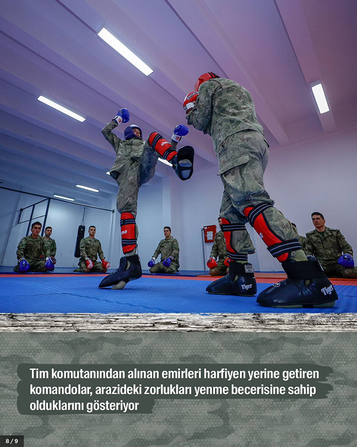 Tim komutanından alınan emirleri harfiyen yerine getiren komandolar, arazideki zorlukları yenme becerisine sahip olduklarını gösteriyor.