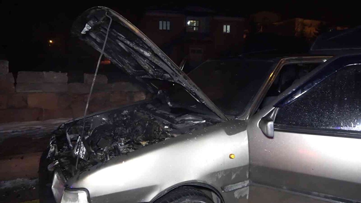 112 Acil Çağrı Merkezi'ne yapılan ihbarla olay yerine itfaiye, sağlık ve polis ekipleri sevk edildi.