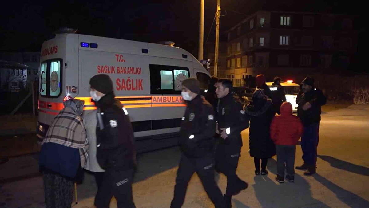 Yangın, gece saatlerinde Kırıkkale'de Selim Özer Mahallesi 2349. Sokak'ta meydana geldi.