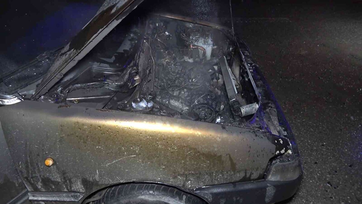 Edinilen bilgiye göre, Serdar Bostancı, 06 Z 2221 plakalı Fiat marka otomobilini çalıştırmak için direksiyon başına geçti. Bostancı, kontağı çevirmesiyle otomobilin motor bölümü alev aldı.