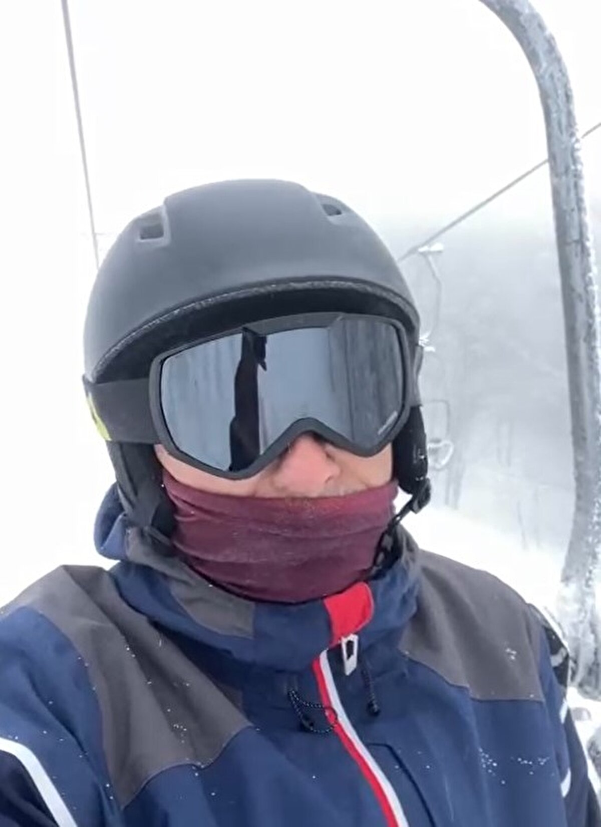 Geçen 1 saatin ardından arıza giderilerek mahsur kalan diğer vatandaşlar da kurtarıldı.