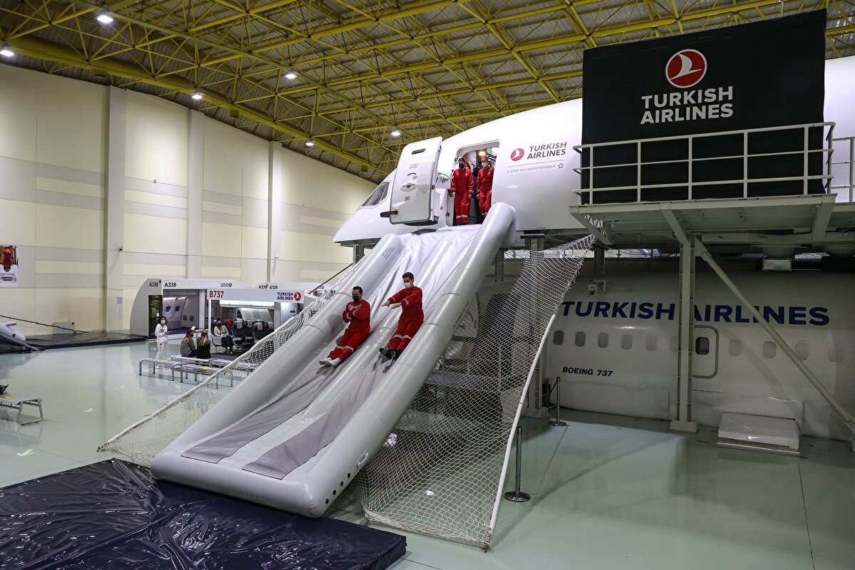 Çay, başvuru süresini 3 gün daha uzattıklarını ifade ederek, "Normalde başvurularımız bu cuma bitiyordu ancak pazartesiye kadar uzatıyoruz. Daha fazla arkadaşımız başvursun, daha fazla arkadaşımız şans bulsun diye önümüzdeki pazartesiye kadar başvurularımız uzatılmıştır." dedi.<br><br>