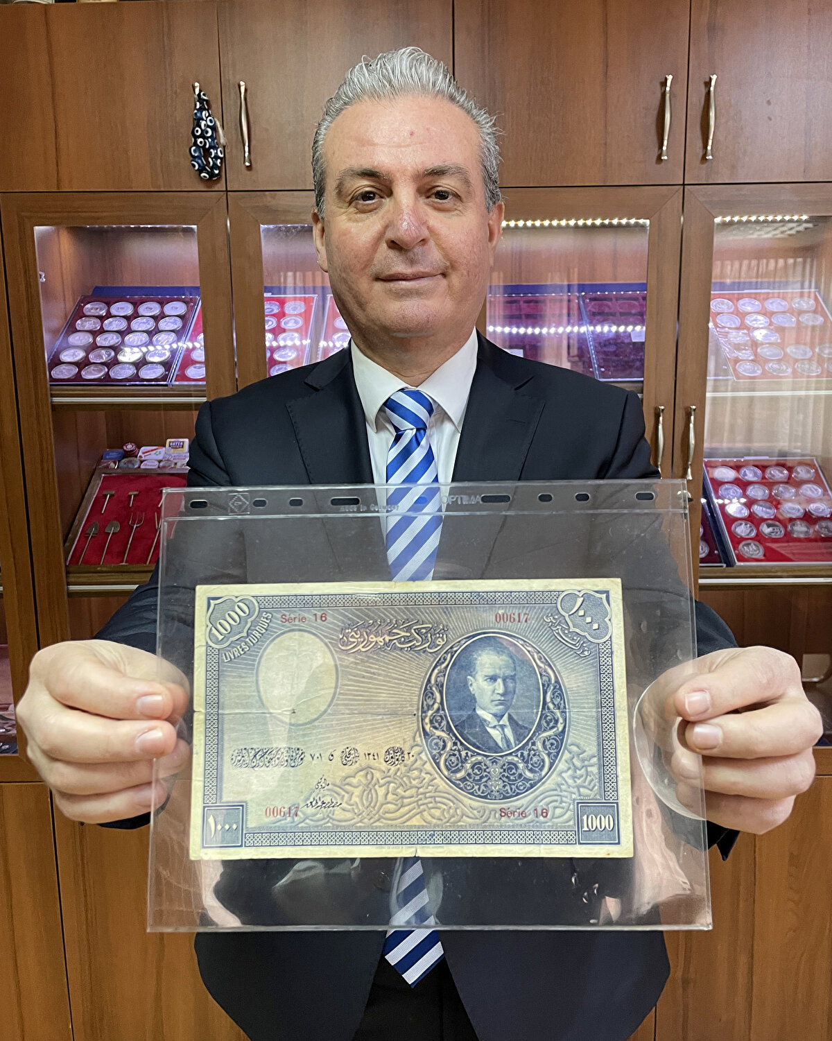 Bu paralar içerisinde 1000 liralık banknotun hem dönemindeki ekonomik değeri hem de baskı adediyle önemli bir yere sahip olduğunu vurgulayan Doğan konuya ilişkin şöyle bilgi verdi: