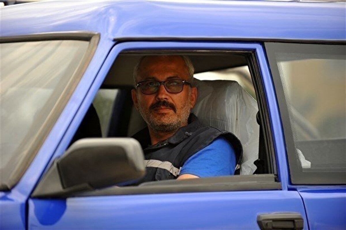 Otomobilini kamyonete çevirmesi sırasında, aracın trafiğe çıkmasına kadar 2 yıl süre devamlı olarak çalıştığını ifade eden Demir, ‘Çocukluk hayalime kavuştum. Bu aracı yapmam 50 bin lirayı buldu’ dedi. 