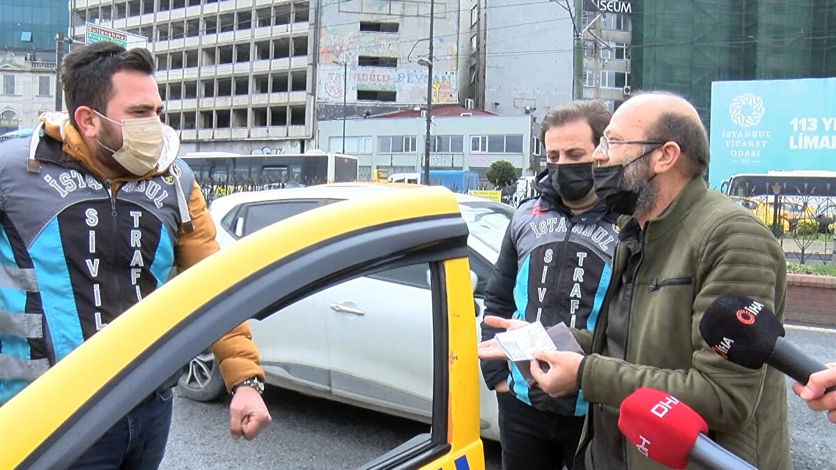 Taksici Göksel Zevkler ise yolcunun 'tur attır' dediğini iddia ederek gezdirdiğini söyledi. 