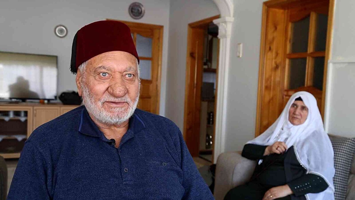 79 yaşındaki İsa ve 68 yaşındaki Zekiye Çakır çifti, evliliklerinin 57’inci senesini doldururken, sevgilerini de ilk günkü gibi koruyor.<br><br>