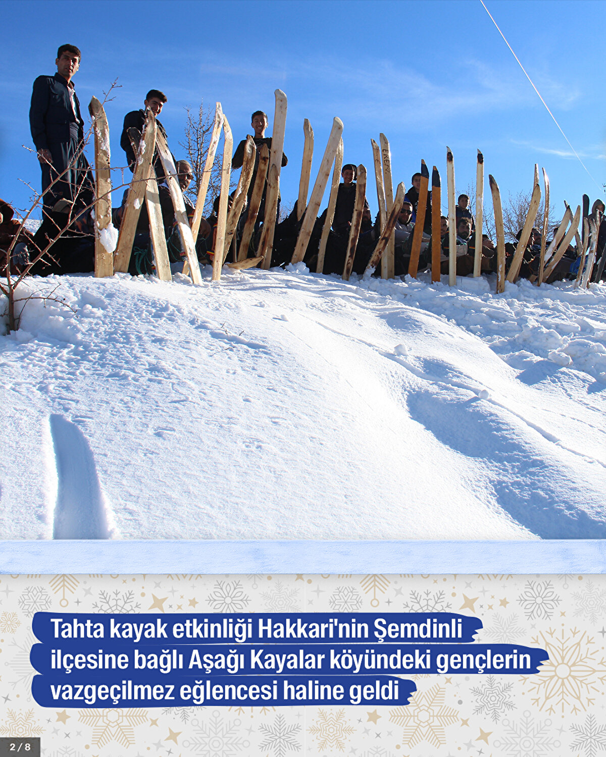 Tahta kayak etkinliği Hakkari'nin Şemdinli ilçesine bağlı Aşağı Kayalar köyündeki gençlerin vazgeçilmez eğlencesi haline geldi.