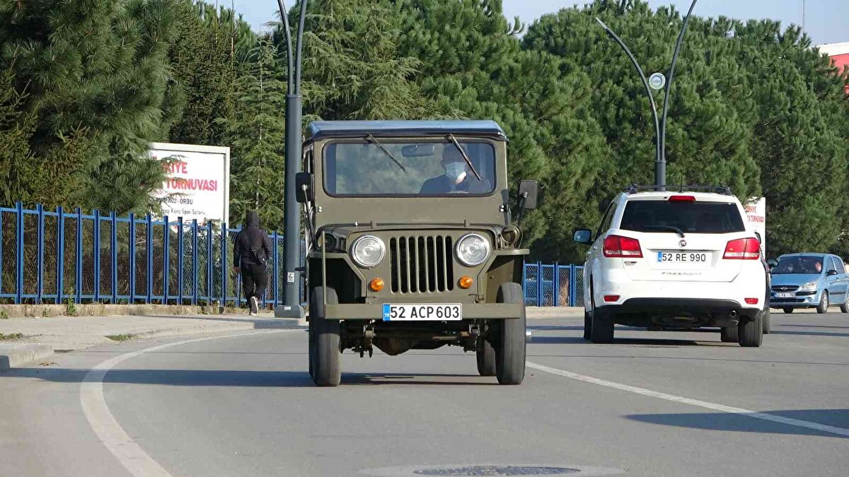 Araca ilginin oldukça fazla olduğunu ve insanların heveslendiğini kaydeden Adnan Aydın, "Herkes bizi durduruyor ve nasıl yapıldığını soruyor. Şuan ruhsatlı ve muayenesi olan bir araç. Kendi özelliğini koruyarak yapıldı. Şuan satmayı düşünmüyorum, zaten kendi araçlarımız da var, bunu zevk yapmak için toparladık" diye konuştu.<br><br>