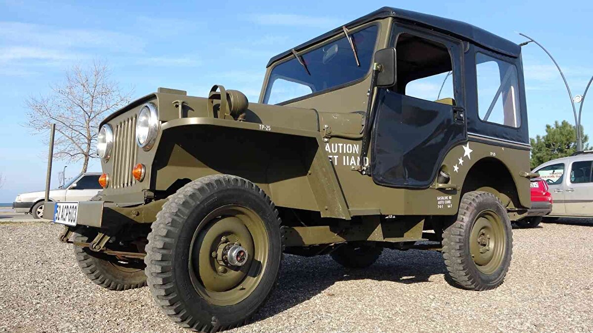 Uzun uğraşlar sonucu 110 bin TL harcanarak, orijinal bir şekilde 70 önceki haline dönüştürülen cip, görenlerin ilgisini çekiyor. Aydın, dönemin boya rengini ve bazı uyarı etiketlerini de bulunduran cipi ise şimdilik satmayı düşünmüyor.