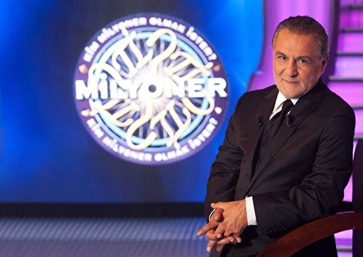 Sanatçı ayrıca Türk televizyon programları arasında fenomenler arasına giren Kim 500 Bin İster yarışmasının sunuculuğunu yapmış, değişen yeni adı ile Kim Milyoner Olmak İster yarışmasının sunuculuğunu yapmaya devam etmiştir.<br><br>