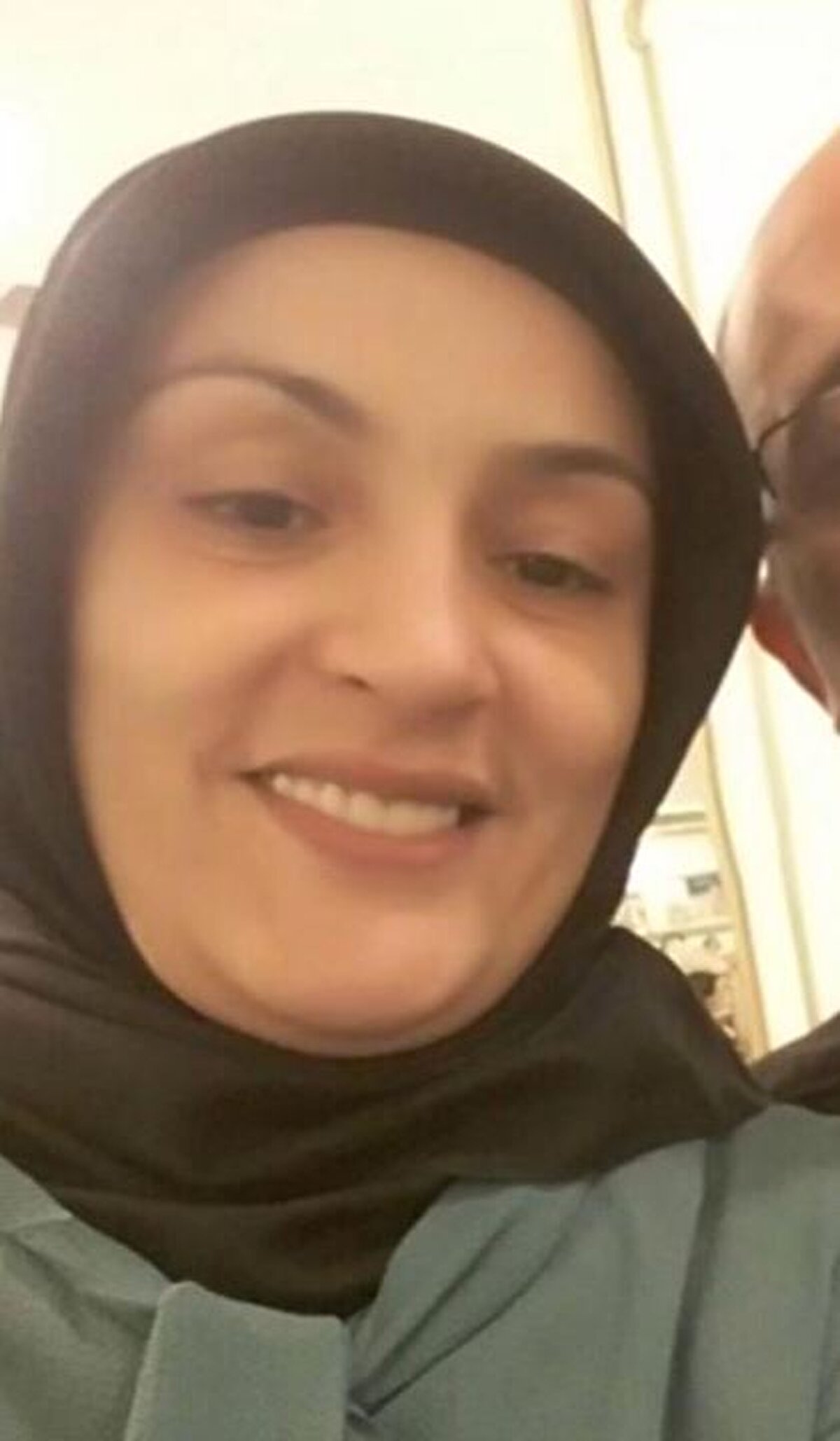 Genç ailesinin koronavirüs kabusu yeniden ortaya çıktı. Ailenin bir üyesi daha aynı hastalık nedeniyle yaşam mücadelesi veriyor.<br>