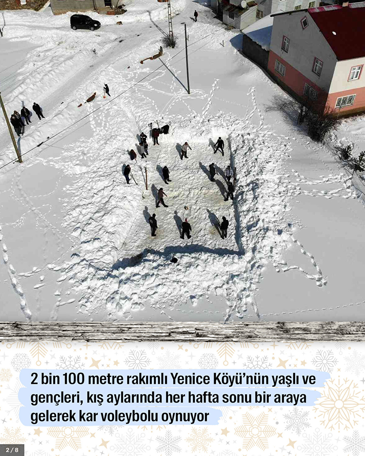 2 bin 100 metre rakımlı Yenice Köyü’nün yaşlı ve gençleri, kış aylarında her hafta sonu bir araya gelerek kar voleybolu oynuyor.<br>