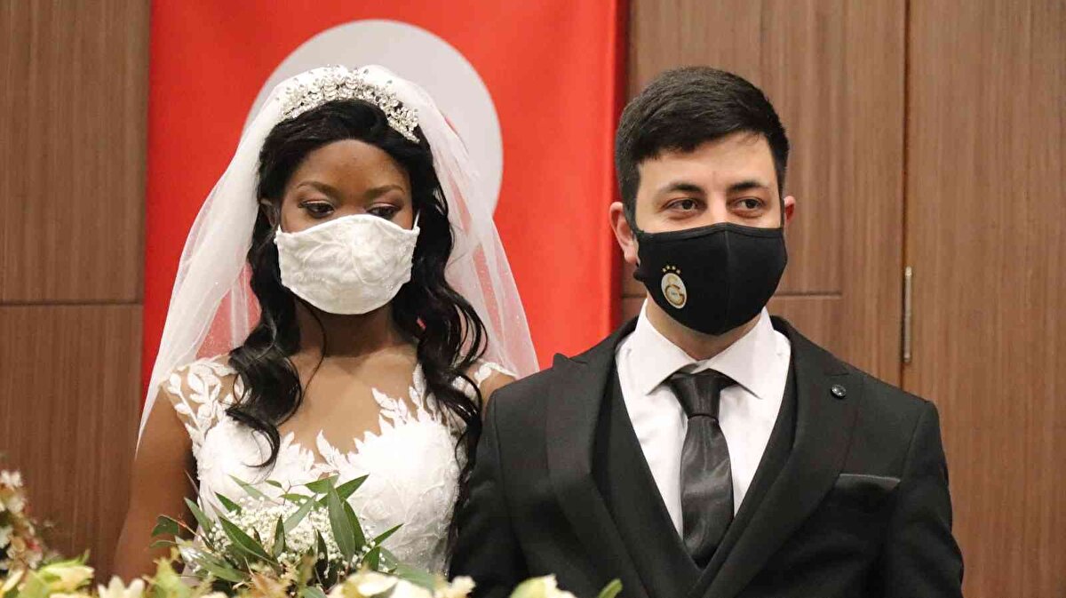 Sıtma teşhisi konulan baba Kara, yapılan tüm müdahalelere rağmen hastanede kurtarılamadı. Hastalık nedeniyle Fildişi Sahili'nde bir süre tedavi gören aileye tedavi sürecinde Türkiye'den giden iş insanları ve oranın yerlilerinden Zeynep Vanessa Koudiao (24) yardımcı oldu. Baba Himmet Kara 2 buçuk ay sonra vefat etti.