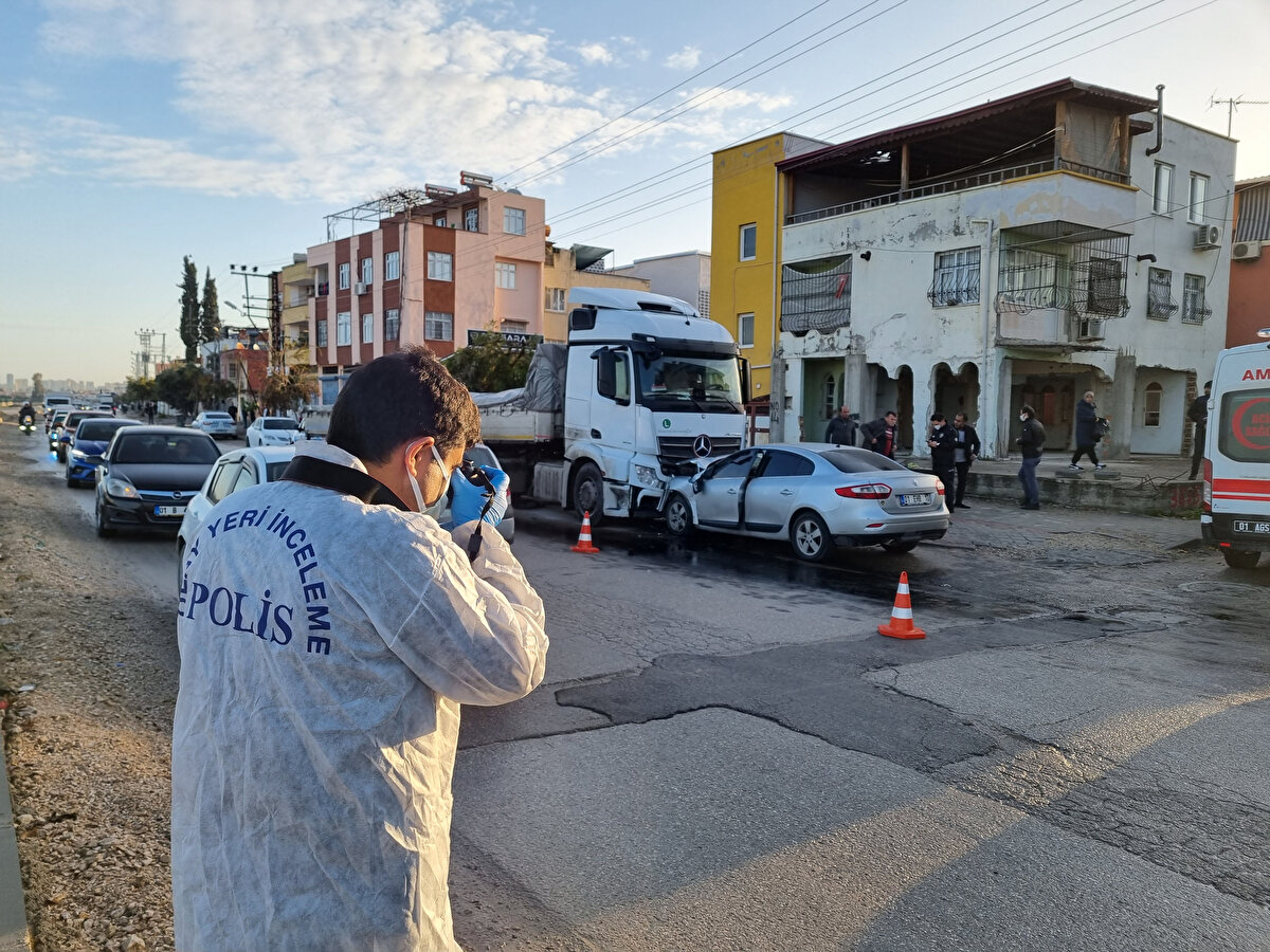 Kaza yerine sevk edilen ekipler, otomobilde sürücü Hacı Oktayi'nin hayatını kaybettiğini belirledi.<br><br>
