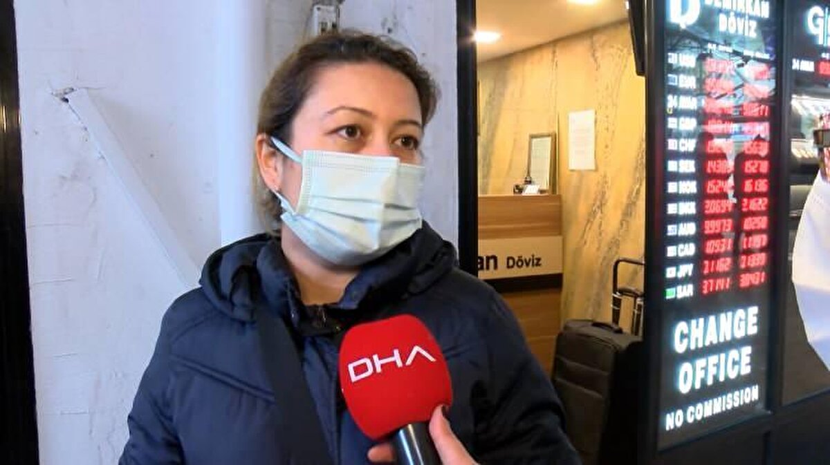 Kapalıçarşı'ya gelen Sayit Okurgan, "Savaş olduğu için ne olacağı belli olmuyor, o yüzden Türk paramız vardı altına yatırdık" diye konuştu. Başka bir kişi ise, "Altına yatıralım, ne yapalım, başka yapacak bir şey var mı?" şeklinde konuştu. Altın alan Dilek Erol ise "Altına yatırdım, biraz bir iki kuruşumuz var, değer kazansın diye altına yatırım yapmak istiyorum" diye konuştu.<br><br>