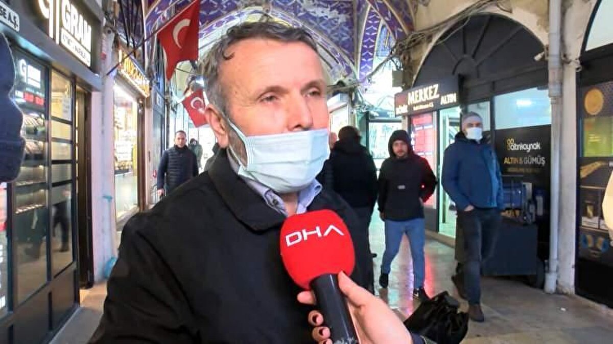 Vatandaş da gerçekten sabah itibariyle gram altına talep yönünde. Birikimi olan altına yöneliyor. Bence altına yatırım yapanlarda doğru karar almış oluyor. Dolarda da 14 lira seviyesi psikolojik seviyeydi, bu seviye kırıldı, 14.5 lira seviyesi kırılmazsa dolarda bir geri çekilme yaşanacaktır" dedi. <br><br>